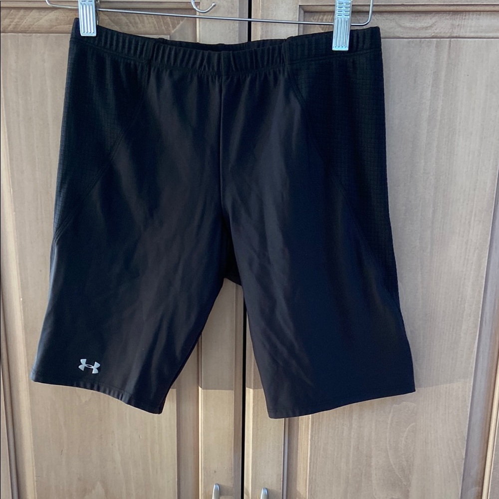 Under Armour youth sz L Black Shorts